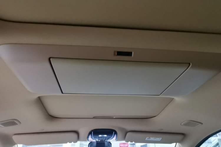 Used VOYAH Dream 2025 PHEV Four-Wheel Drive Prestige Kunpeng Edition Headliner