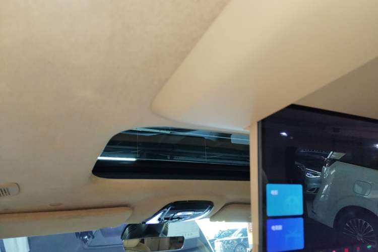 Used VOYAH Dream 2025 PHEV Four-Wheel-Drive Flagship Kunpeng Edition Headliner