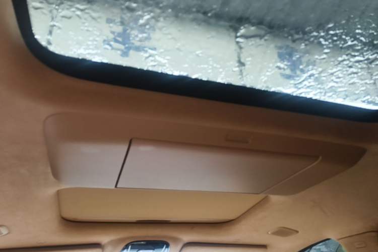 Used VOYAH Dream 2025 PHEV Four-Wheel-Drive Flagship Kunpeng Edition Headliner