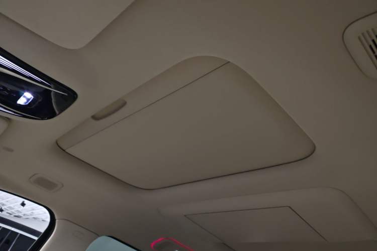 Used VOYAH Dream 2025 PHEV Four-Wheel Drive Prestige Kunpeng Edition Headliner