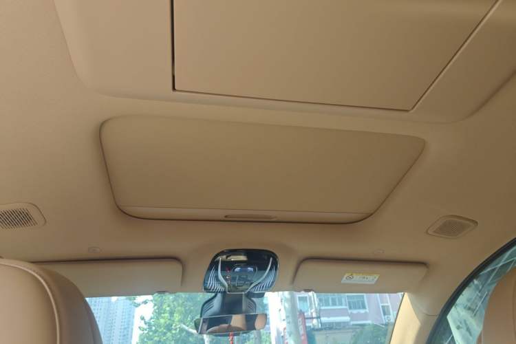 Used VOYAH Dream 2025 PHEV Four-Wheel Drive Prestige Kunpeng Edition Headliner