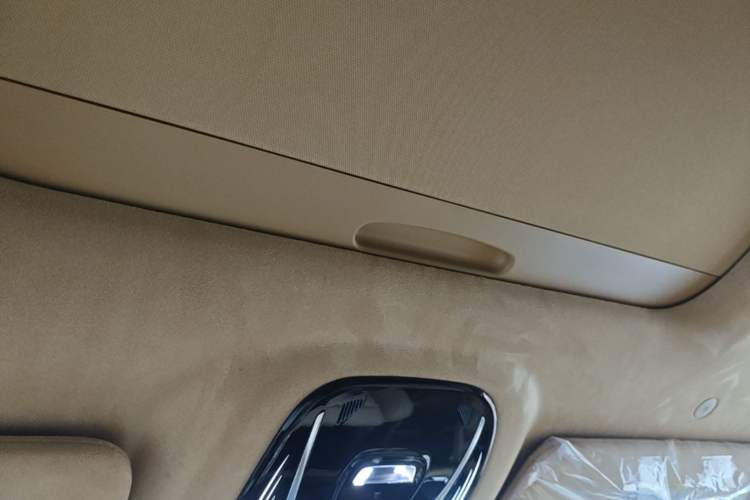 Used VOYAH Dream 2025 PHEV Four-Wheel-Drive Flagship Kunpeng Edition Headliner