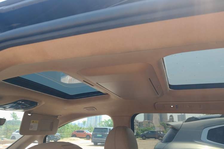 Used VOYAH Dream 2025 PHEV Four-Wheel-Drive Flagship Kunpeng Edition Headliner