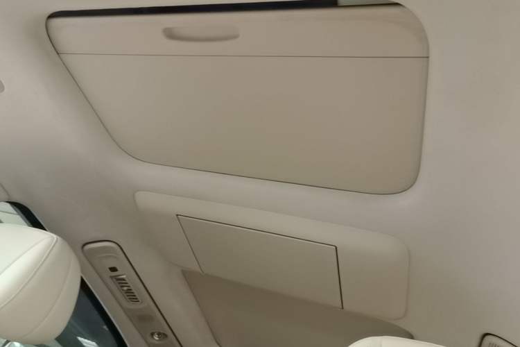 Used VOYAH Dream 2025 PHEV Four-Wheel-Drive Flagship Kunpeng Edition Headliner