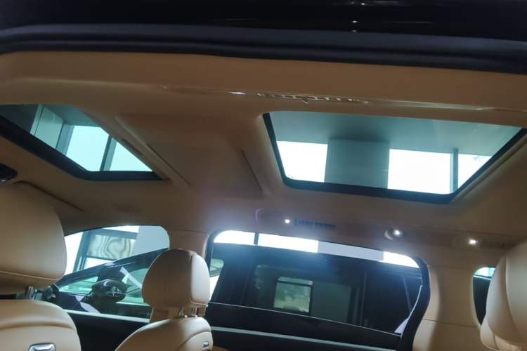 Used VOYAH Dream 2025 PHEV Four-Wheel Drive Prestige Kunpeng Edition Headliner