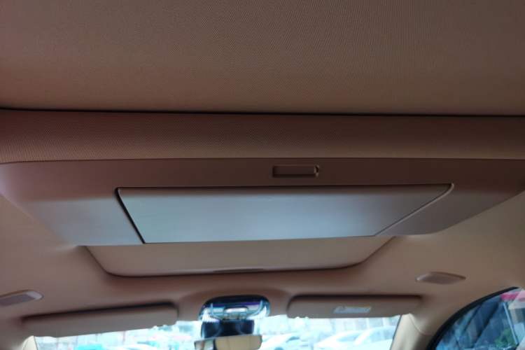 Used VOYAH Dream 2025 PHEV Four-Wheel Drive Prestige Kunpeng Edition Headliner