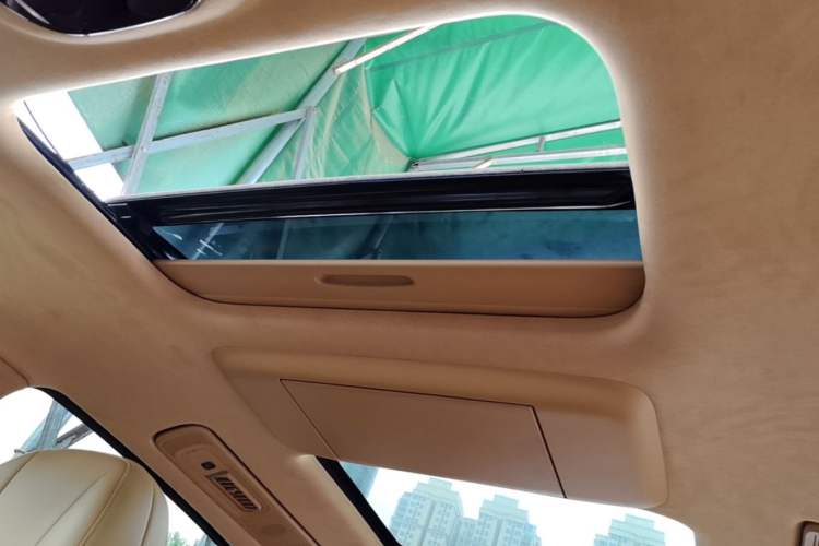 Used VOYAH Dream 2025 PHEV Four-Wheel-Drive Flagship Kunpeng Edition Headliner