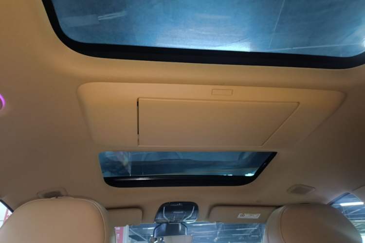 Used VOYAH Dream 2025 PHEV Four-Wheel Drive Prestige Kunpeng Edition Headliner