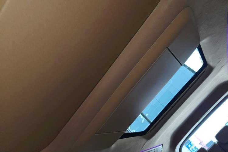 Used VOYAH Dream 2025 PHEV Four-Wheel-Drive Flagship Kunpeng Edition Headliner