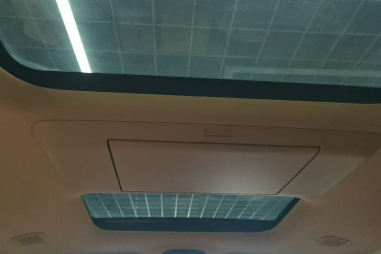 Used VOYAH Dream 2025 PHEV Four-Wheel Drive Prestige Kunpeng Edition Headliner