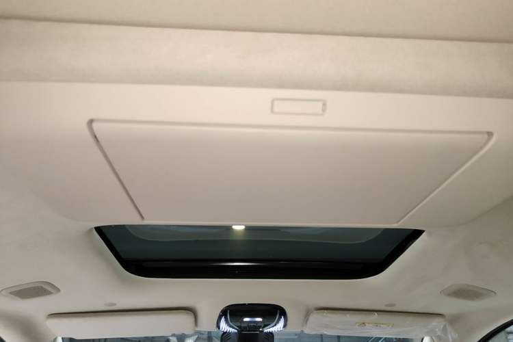 Used VOYAH Dream 2025 PHEV Four-Wheel-Drive Flagship Kunpeng Edition Headliner