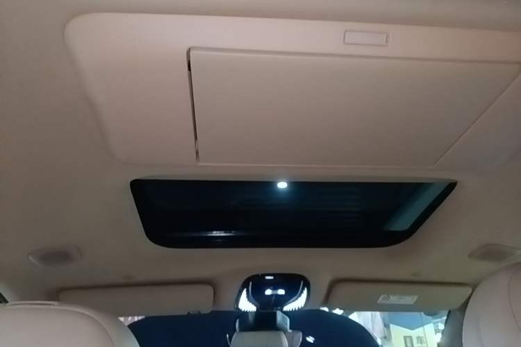 Used VOYAH Dream 2025 PHEV Four-Wheel Drive Prestige Kunpeng Edition Headliner