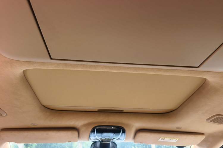 Used VOYAH Dream 2025 PHEV Four-Wheel-Drive Flagship Kunpeng Edition Headliner
