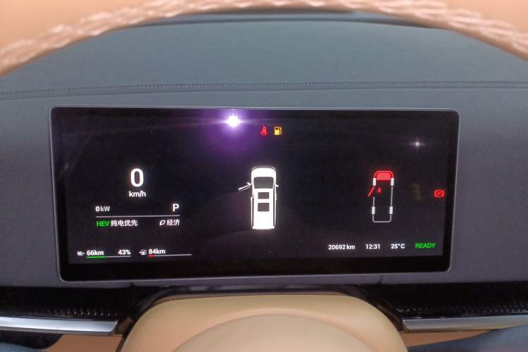 Used VOYAH Dream 2025 PHEV Four-Wheel-Drive Flagship Kunpeng Edition Instrument Cluster