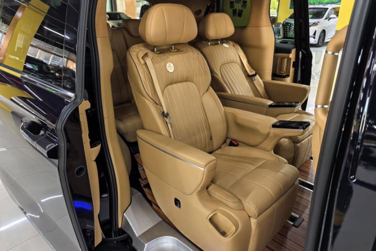 Used VOYAH Dream 2025 PHEV Four-Wheel-Drive Flagship Kunpeng Edition Interior 1