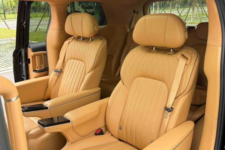 Used VOYAH Dream 2025 PHEV Four-Wheel-Drive Flagship Kunpeng Edition Interior 10