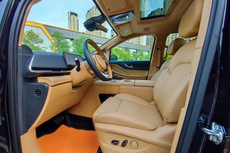 Used VOYAH Dream 2025 PHEV Four-Wheel Drive Prestige Kunpeng Edition Interior 11