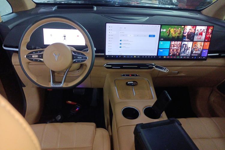 Used VOYAH Dream 2025 PHEV Four-Wheel-Drive Flagship Kunpeng Edition Interior 2