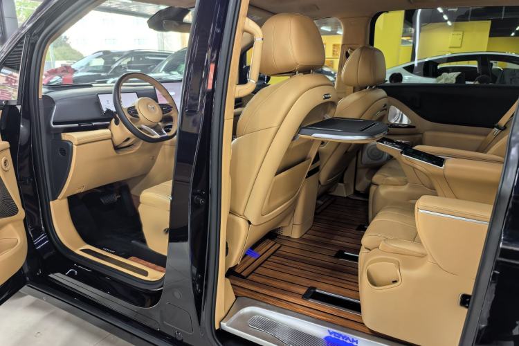Used VOYAH Dream 2025 PHEV Four-Wheel-Drive Flagship Kunpeng Edition Interior 2