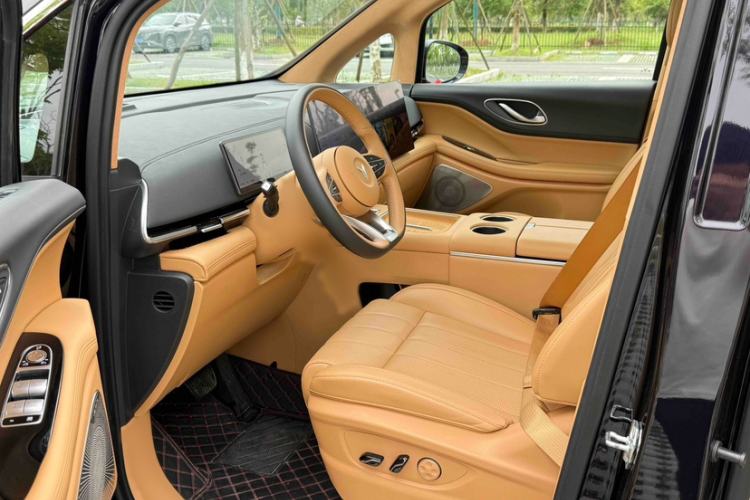 Used VOYAH Dream 2025 PHEV Four-Wheel-Drive Flagship Kunpeng Edition Interior 2