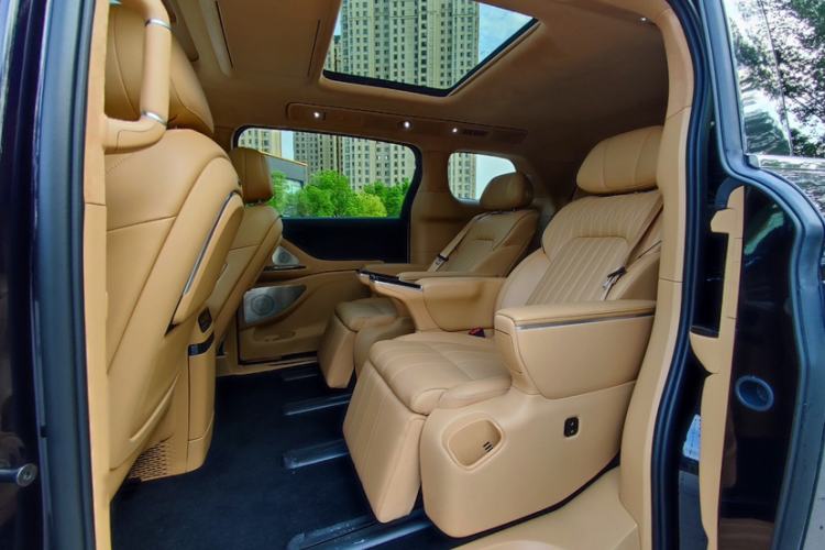 Used VOYAH Dream 2025 PHEV Four-Wheel Drive Prestige Kunpeng Edition Interior 2