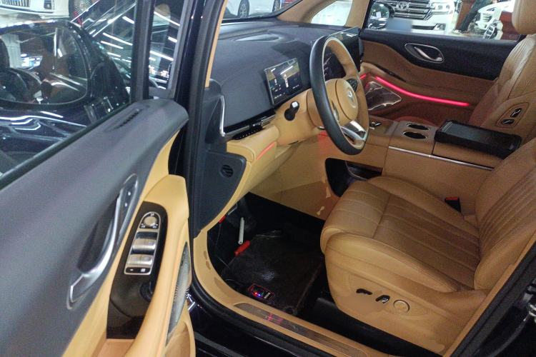 Used VOYAH Dream 2025 PHEV Four-Wheel-Drive Flagship Kunpeng Edition Interior 3