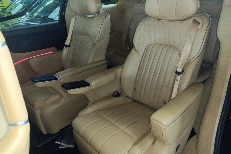 Used VOYAH Dream 2025 PHEV Four-Wheel-Drive Flagship Kunpeng Edition Interior 4