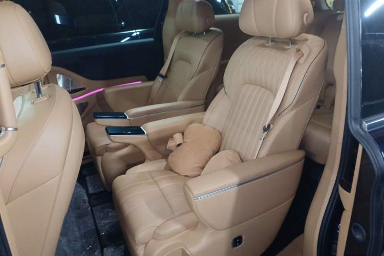 Used VOYAH Dream 2025 PHEV Four-Wheel-Drive Flagship Kunpeng Edition Interior 4
