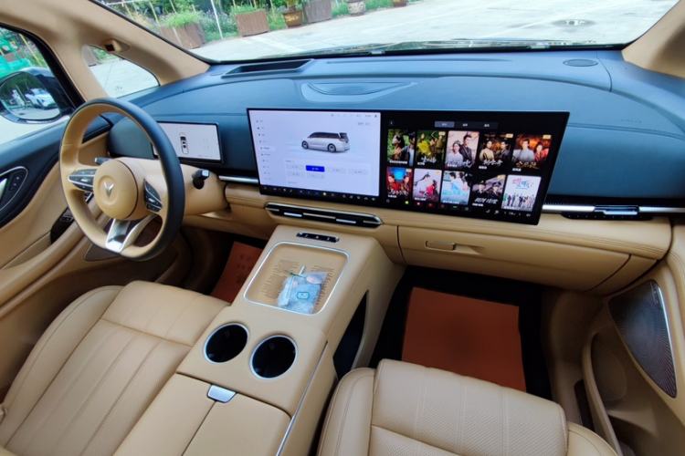 Used VOYAH Dream 2025 PHEV Four-Wheel Drive Prestige Kunpeng Edition Interior 4