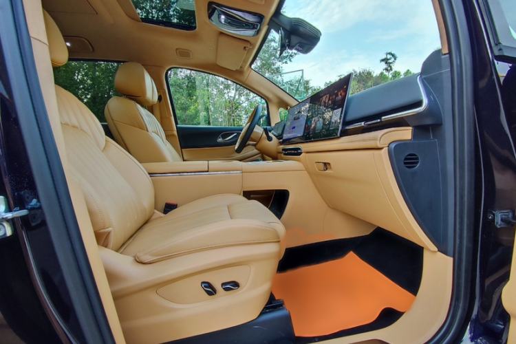 Used VOYAH Dream 2025 PHEV Four-Wheel Drive Prestige Kunpeng Edition Interior 6