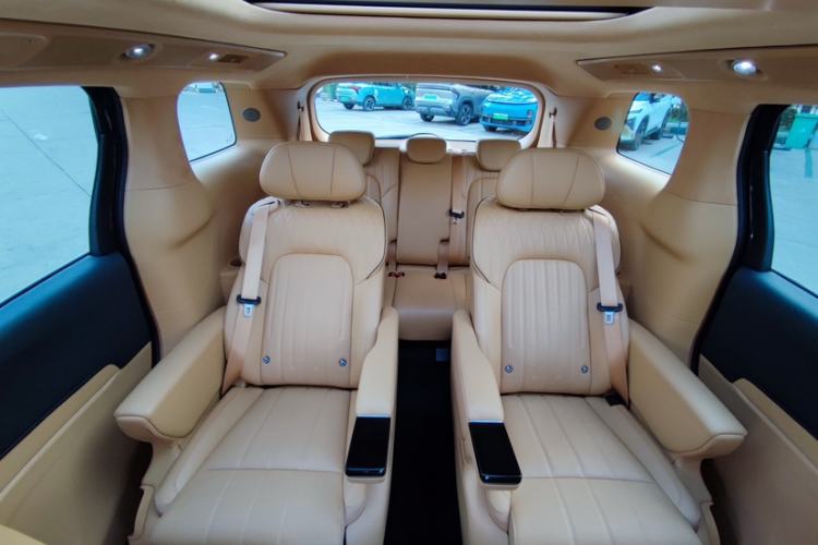 Used VOYAH Dream 2025 PHEV Four-Wheel Drive Prestige Kunpeng Edition Interior 7