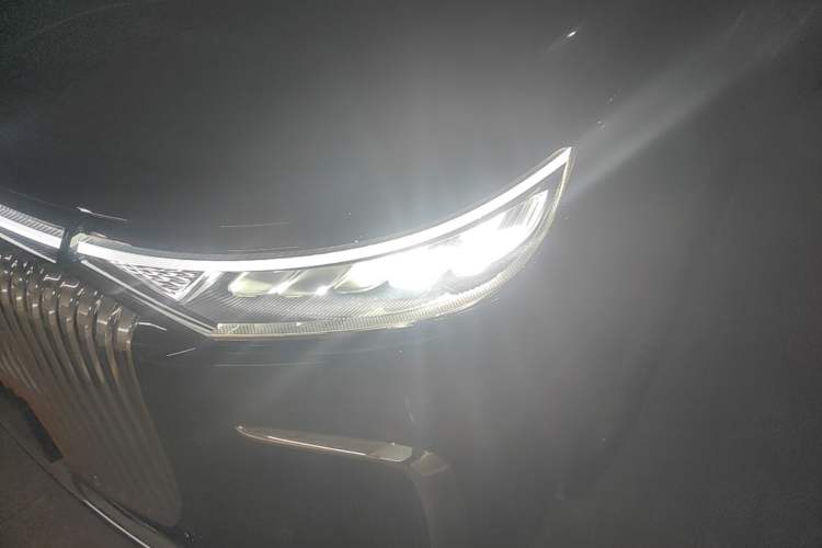 Used VOYAH Dream 2025 PHEV Four-Wheel-Drive Flagship Kunpeng Edition Left Front Headlight