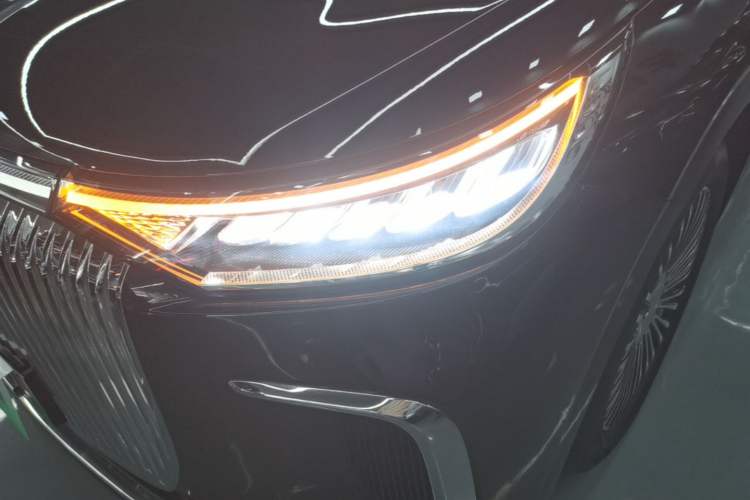 Used VOYAH Dream 2025 PHEV Four-Wheel Drive Prestige Kunpeng Edition Left Front Headlight