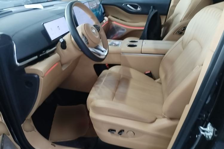 Used VOYAH Dream 2025 PHEV Four-Wheel-Drive Flagship Kunpeng Edition Left Front Seat