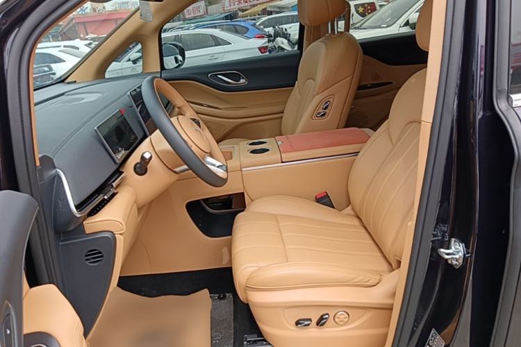 Used VOYAH Dream 2025 PHEV Four-Wheel Drive Excellence Qiankun Edition Left Front Seat