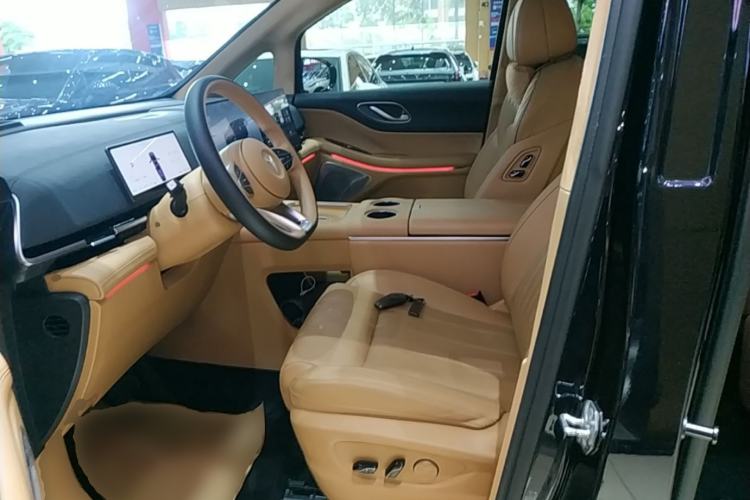 Used VOYAH Dream 2025 PHEV Four-Wheel-Drive Flagship Kunpeng Edition Left Front Seat