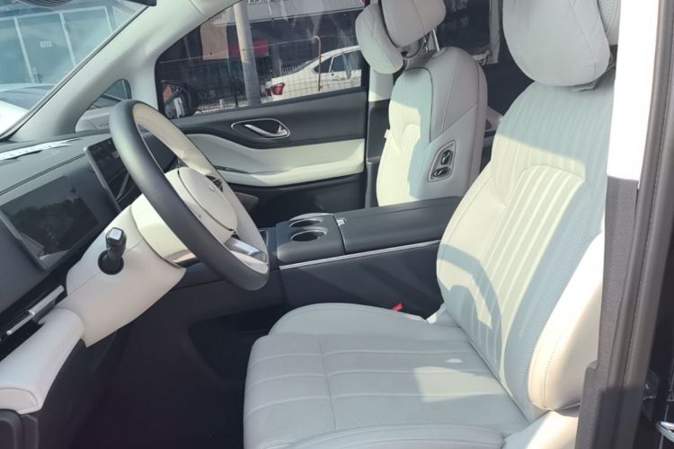 Used VOYAH Dream 2025 PHEV Four-Wheel-Drive Flagship Version – Qiankun Edition Left Front Seat