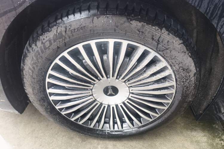 Used VOYAH Dream 2025 PHEV Four-Wheel-Drive Flagship Kunpeng Edition Left Front Wheel Hub
