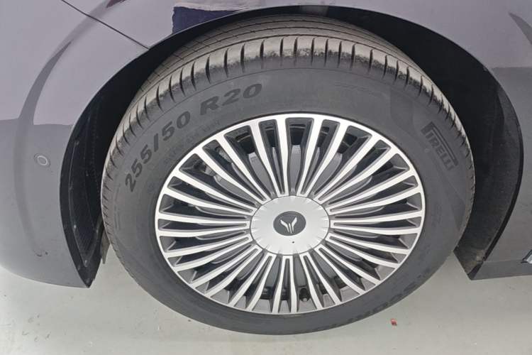 Used VOYAH Dream 2025 PHEV Four-Wheel-Drive Flagship Kunpeng Edition Left Front Wheel Hub