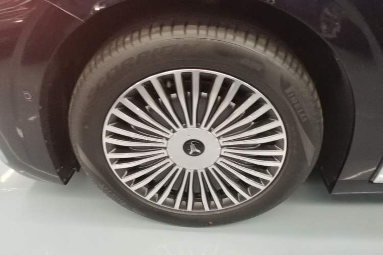 Used VOYAH Dream 2025 PHEV Four-Wheel Drive Prestige Kunpeng Edition Left Front Wheel Hub