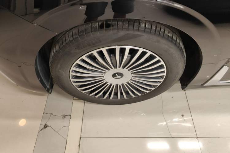 Used VOYAH Dream 2025 PHEV Four-Wheel-Drive Flagship Kunpeng Edition Left Front Wheel Hub