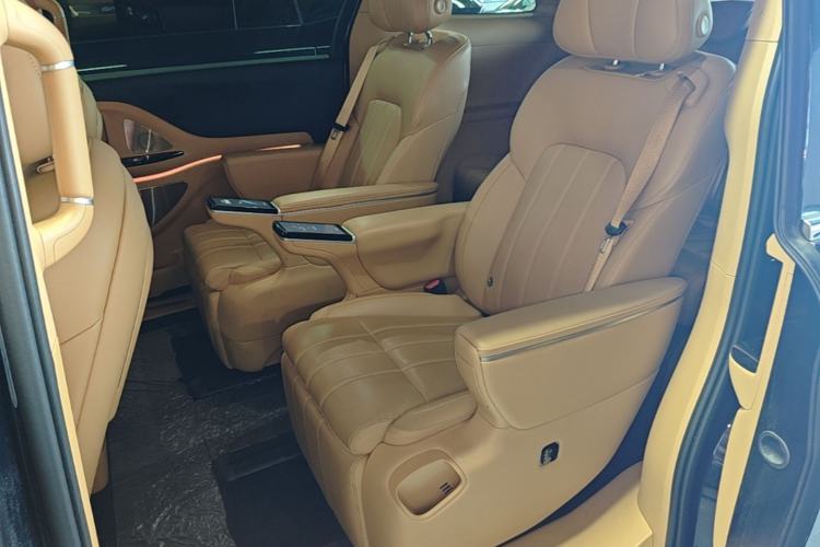 Used VOYAH Dream 2025 PHEV Four-Wheel Drive Prestige Kunpeng Edition Left Rear Seat