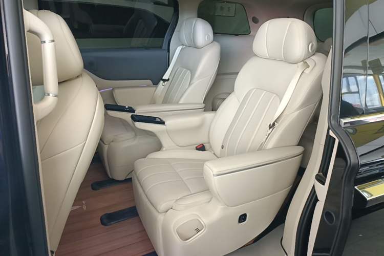 Used VOYAH Dream 2025 PHEV Four-Wheel Drive Prestige Kunpeng Edition Left Rear Seat