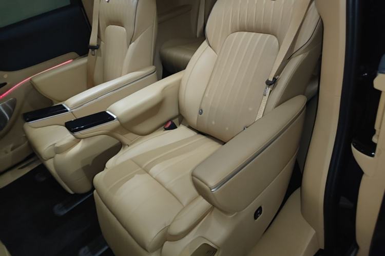 Used VOYAH Dream 2025 PHEV Four-Wheel-Drive Flagship Kunpeng Edition Left Rear Seat
