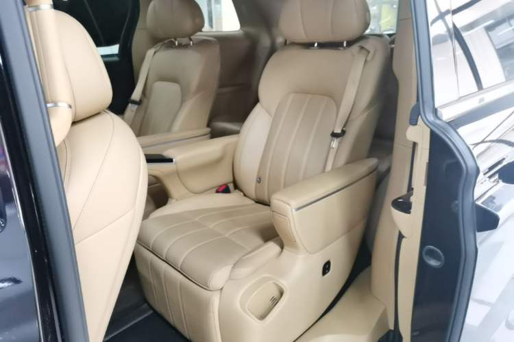 Used VOYAH Dream 2025 PHEV Four-Wheel Drive Prestige Kunpeng Edition Left Rear Seat