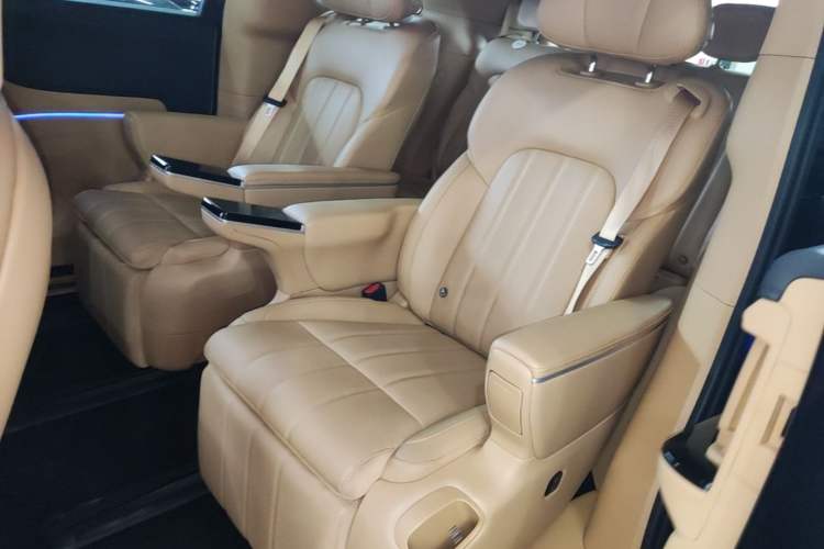 Used VOYAH Dream 2025 PHEV Four-Wheel Drive Prestige Kunpeng Edition Left Rear Seat