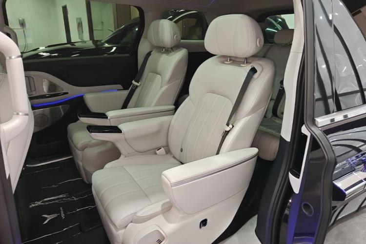Used VOYAH Dream 2025 PHEV Four-Wheel Drive Prestige Kunpeng Edition Left Rear Seat