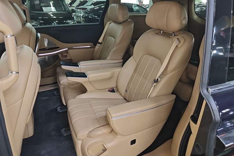 Used VOYAH Dream 2025 PHEV Four-Wheel Drive Prestige Kunpeng Edition Left Rear Seat