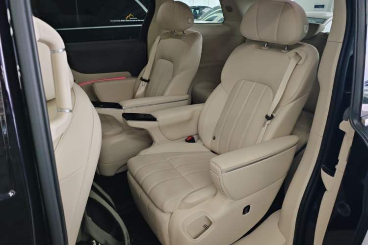 Used VOYAH Dream 2025 PHEV Four-Wheel Drive Prestige Kunpeng Edition Left Rear Seat
