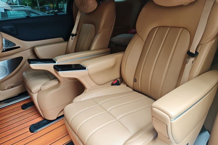 Used VOYAH Dream 2025 PHEV Four-Wheel Drive Prestige Qiankun Edition Left Rear Seat